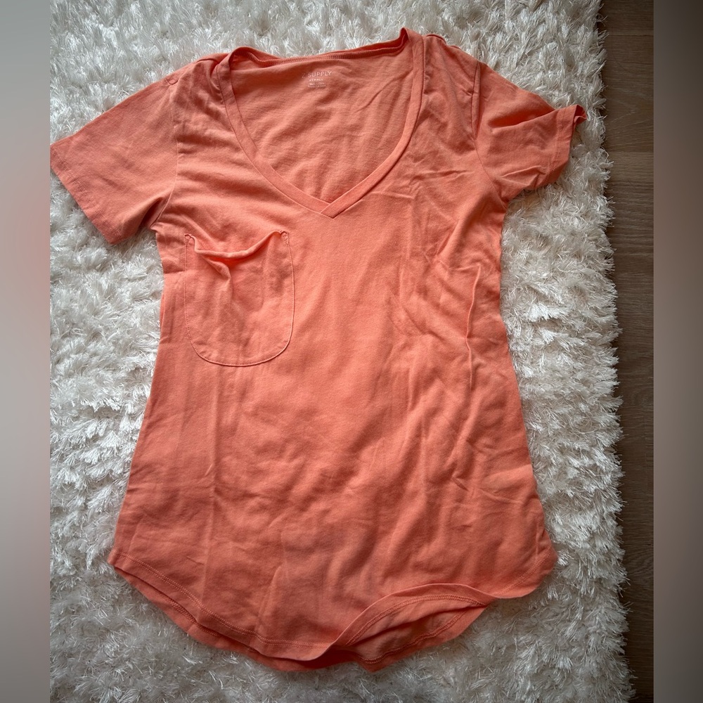 Z-supply v neck. Size XS. Never worn so super comfy and cute. Coral color.